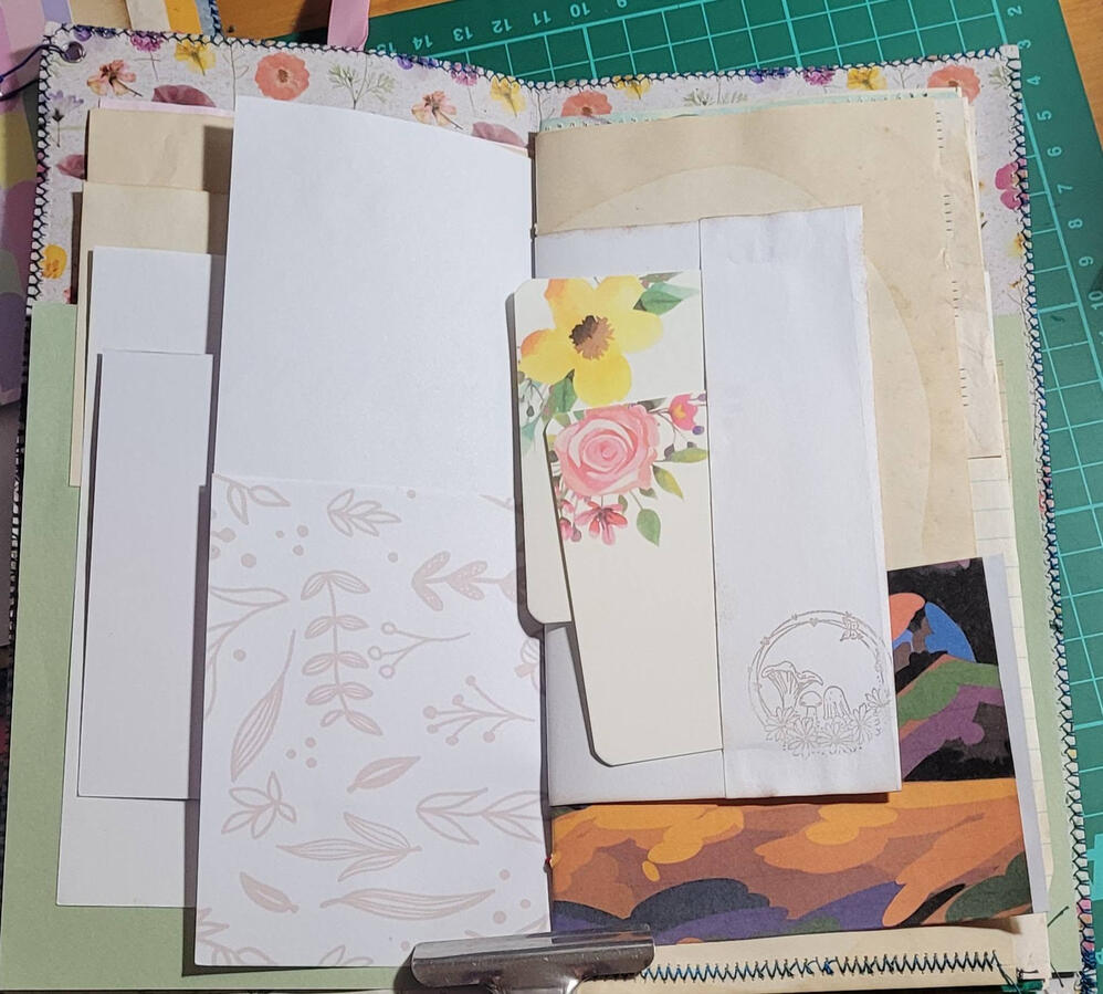 A pocket full of journal cards. For those notes that need a place of their own. Maybe a quote you liked. Or a memory you'd like to tuck away to be treasured. A pocket full of journal cards. For those notes that need a place of their own. Maybe a quote you liked. Or a memory you'd like to tuck away to be treasured.
